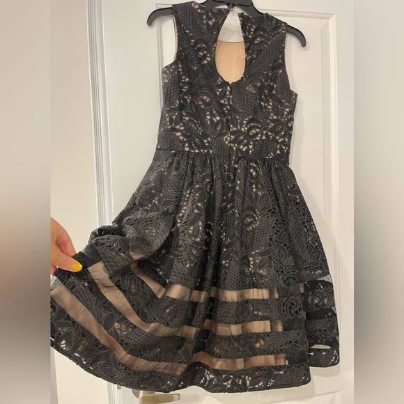 Beautiful gown worn two three times only. Might need gentle wash. Class & chic. - Picture 2 of 8